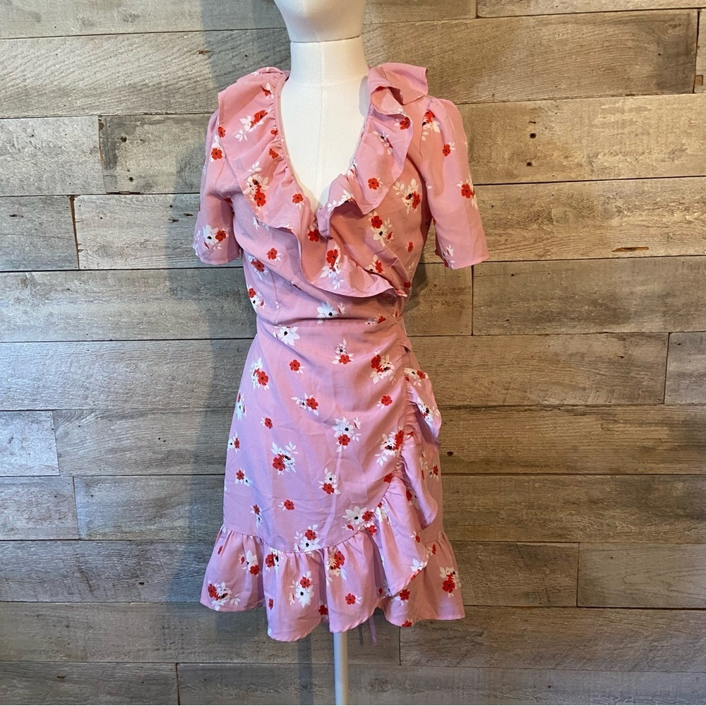 🛍️3/$30 Renamed frilly ruffled pink floral retro wrap dress in size small